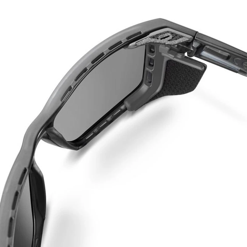 Julbo - Shield - Black Translu / Black - Polarized 3cf 7 Julbo - Shield - Black Translu / Black - Polarized 3cf - immagine 5